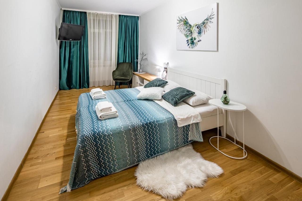 The Main Square! 2 Separated Bedrooms, Balcony Lviv Exterior photo