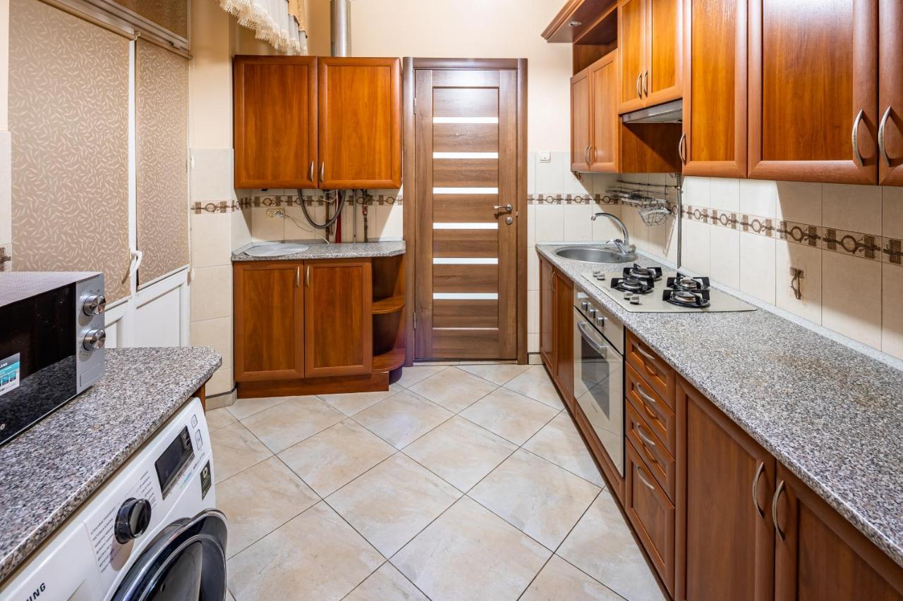 The Main Square! 2 Separated Bedrooms, Balcony Lviv Exterior photo