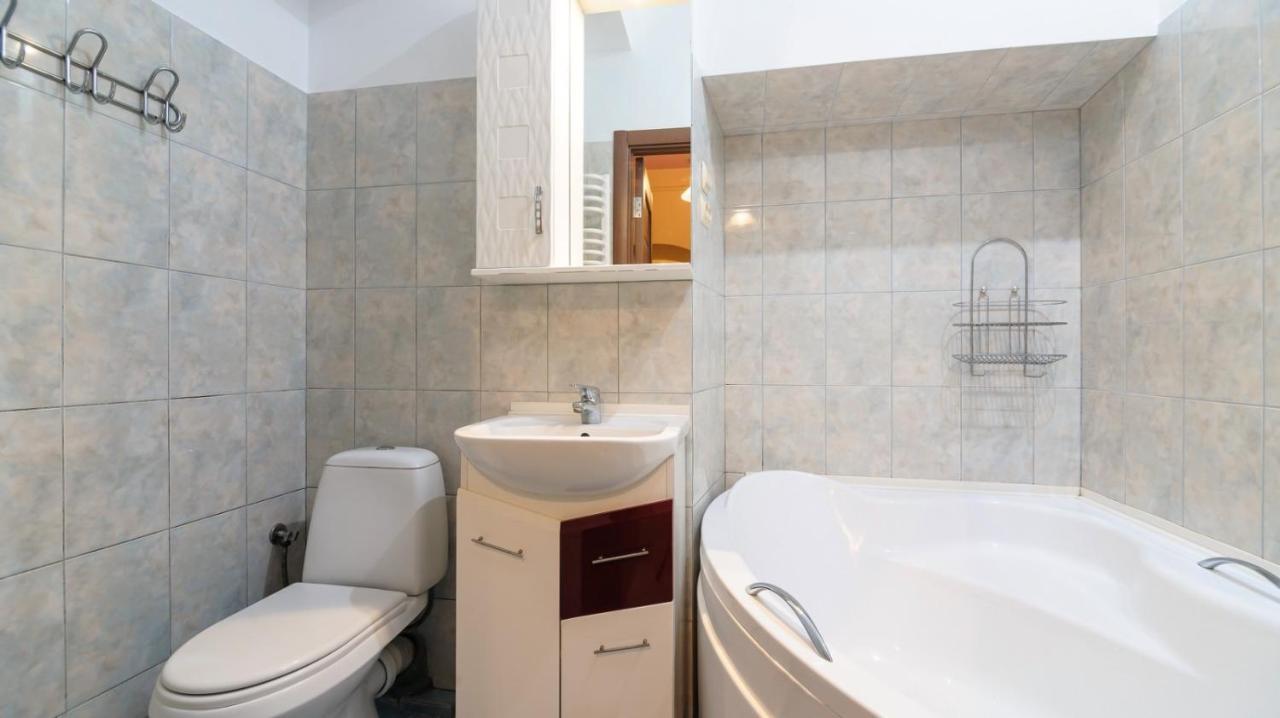 The Main Square! 2 Separated Bedrooms, Balcony Lviv Exterior photo